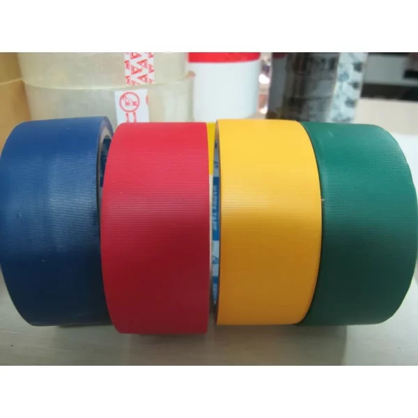 Băng Keo Simili Rộng 5cm (1 Cây 6 Cuộn) – Giải Pháp Hoàn Hảo Cho Văn Phòng Và Công Việc Dán Nhãn Giới thiệu sản phẩm Băng keo simili rộng 5cm là một trong những vật dụng không thể thiếu trong các văn phòng, nhà máy sản xuất, hoặc các cơ sở kinh doanh. Với đặc tính bền chắc, dễ sử dụng, và thẩm mỹ cao, băng keo simili trở thành lựa chọn hàng đầu cho công việc dán nhãn, đóng gói tài liệu, và nhiều ứng dụng khác. Sản phẩm được đóng gói tiện lợi, mỗi cây gồm 6 cuộn, giúp bạn tiết kiệm thời gian và chi phí.